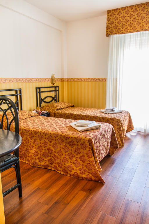 Hotel Consul - Family Hotel Riccione Zimmer foto